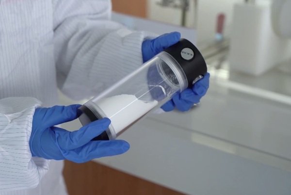 國內(nèi)已建成首條大容量全固態(tài)電池產(chǎn)線!電車?yán)m(xù)航有望突破1000公里