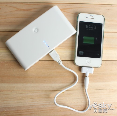 實(shí)際上，每次充電3個(gè)小時(shí)左右，僅能充4到5次。由此可見，產(chǎn)品嚴(yán)重虛標(biāo)。