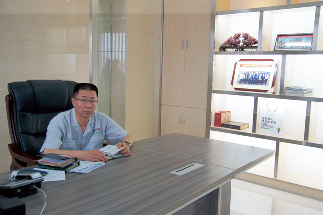 洲際傳媒：封總，您好。金力新能源材料科技有限公司作為河北省重點企業，得到了政府的大力支持。請您簡單介紹一下公司的產品、規模及發展歷程。