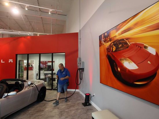  特斯拉：從瀕臨破產(chǎn)到股價(jià)飆升1000%的心路歷程