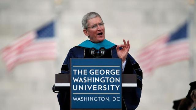 庫克畢業典禮演講：喬布斯讓我學會質疑一切