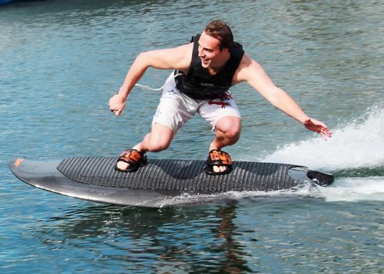 Radinn電動(dòng)滑水板：帶你盡情“水上漂”