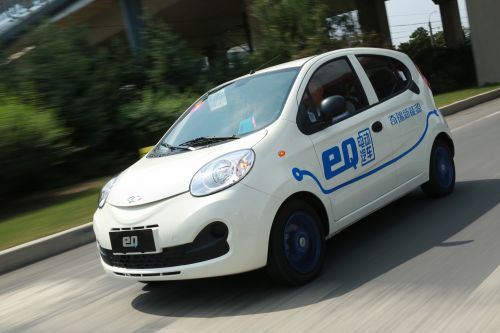 奇瑞汽車向2015大連達(dá)沃斯論壇提供新能源會務(wù)用車