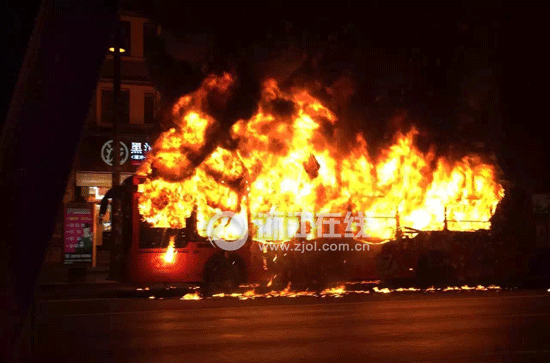 杭州自燃公交車自動滅火器為何失靈？45輛同款車全停運