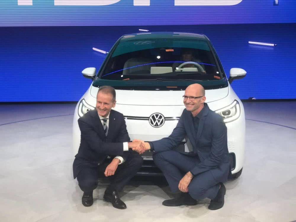 固態電池“中場戰事”：豐田向左，大眾向右？