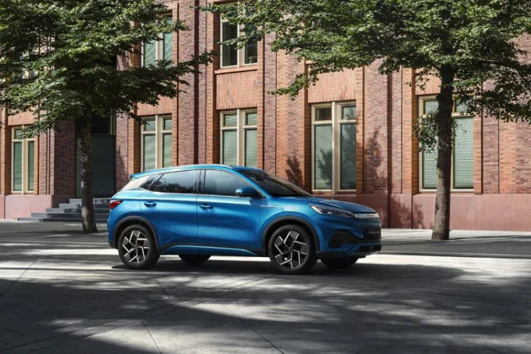 1-10月我國(guó)新能源汽車(chē)出口近50萬(wàn)輛 動(dòng)力電池出口逾105GWh