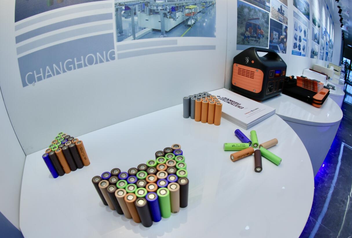 磷酸鐵鋰電池裝車量超六成 透露出行業怎樣的變局？