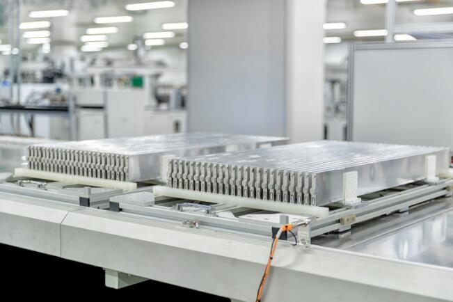 磷酸鐵鋰動力型電池與磷酸鐵鋰儲能型電池的區(qū)別分析