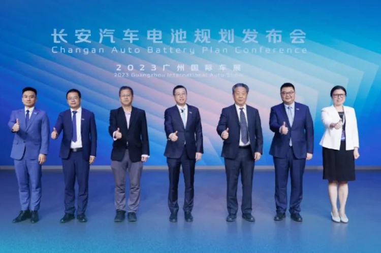 長安汽車擬投入百億資金 2024年電池團隊規模達3000人