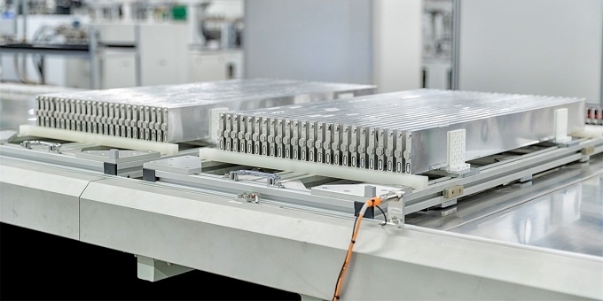 “油電之爭”進入關鍵年，電池價格還能降多少？