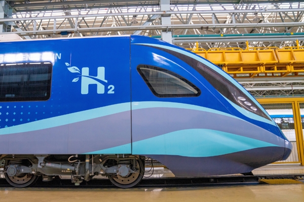 時(shí)速160公里！我國(guó)首列氫能源列車(chē)成功達(dá)速試跑