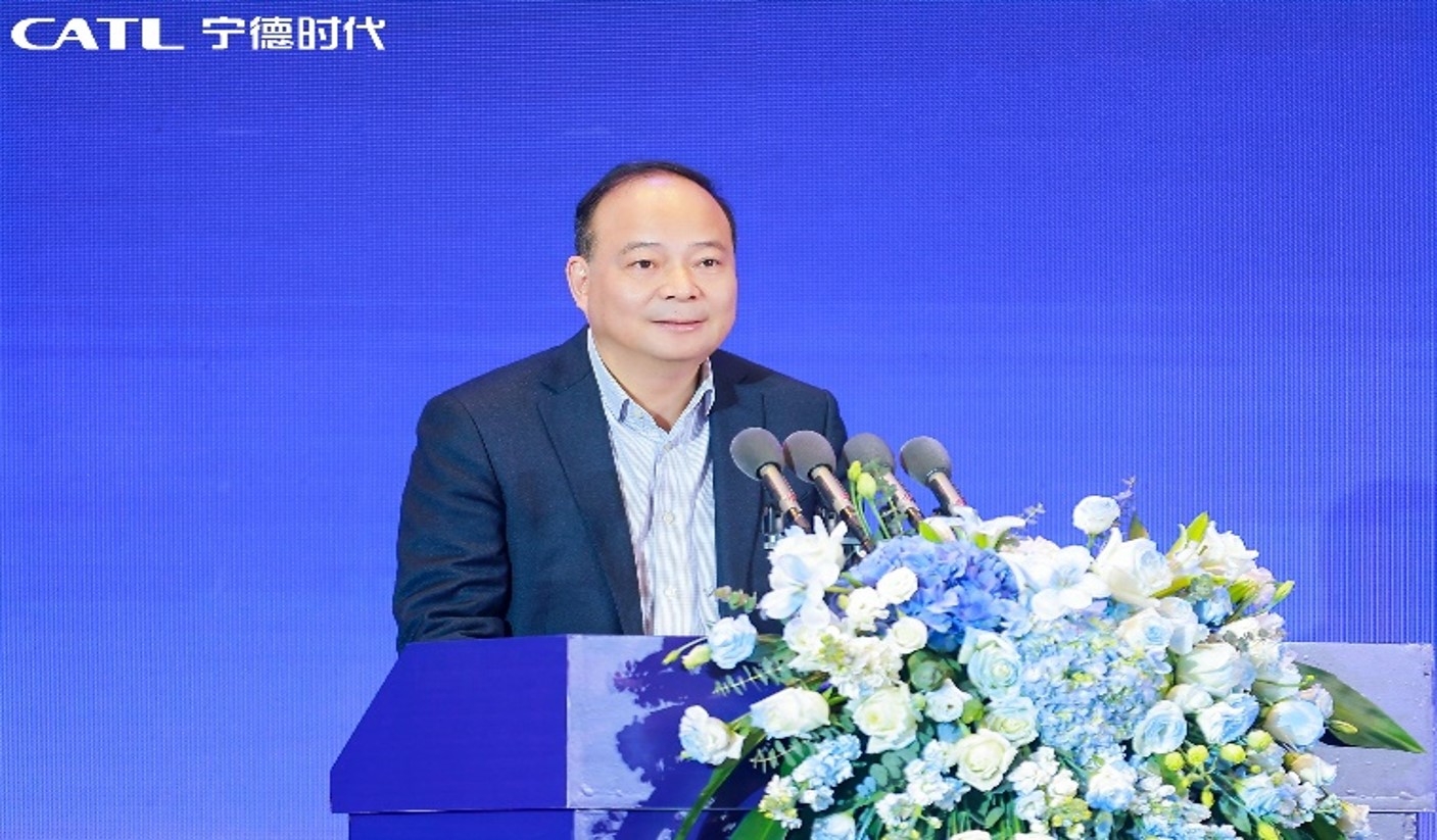 曾毓群:固態(tài)電池距離變成商品還很遠 寧德時代加大投入