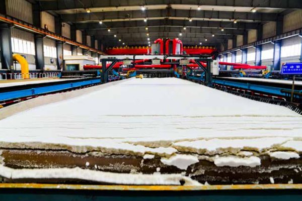 鹽湖股份向銀團(tuán)申請(qǐng)不超18億元貸款 加碼年產(chǎn)4萬(wàn)噸鋰鹽項(xiàng)目