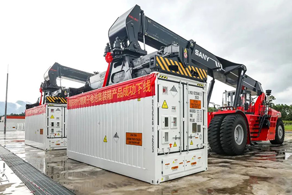 瑞慶時代鋰離子電池集裝箱產品下線。圖/肇慶發布 王振宇 攝