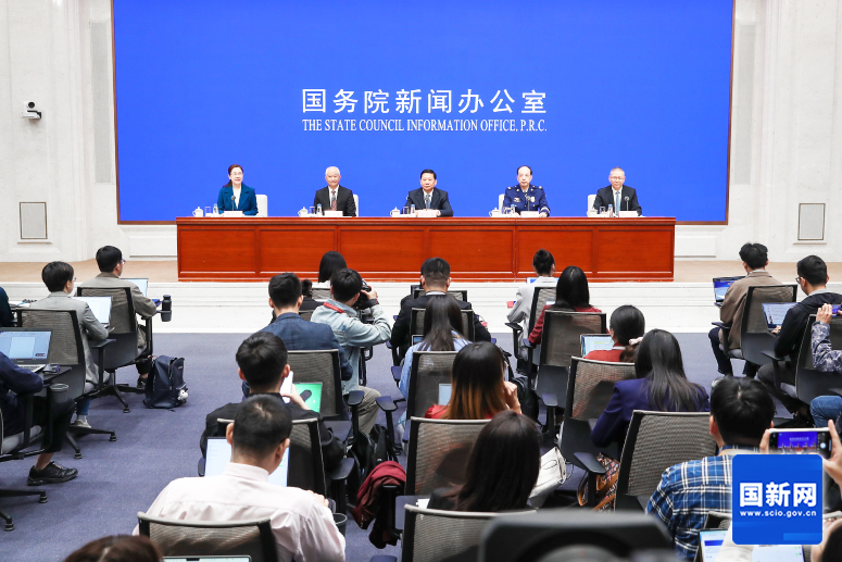 國新辦新聞發(fā)布會現(xiàn)場（劉健 攝） 