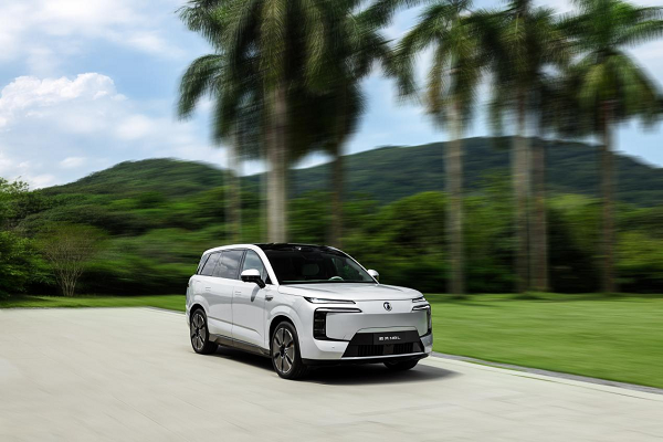 重塑大六座SUV市場新格局 騰勢N8L以31.98萬起正式開啟預售