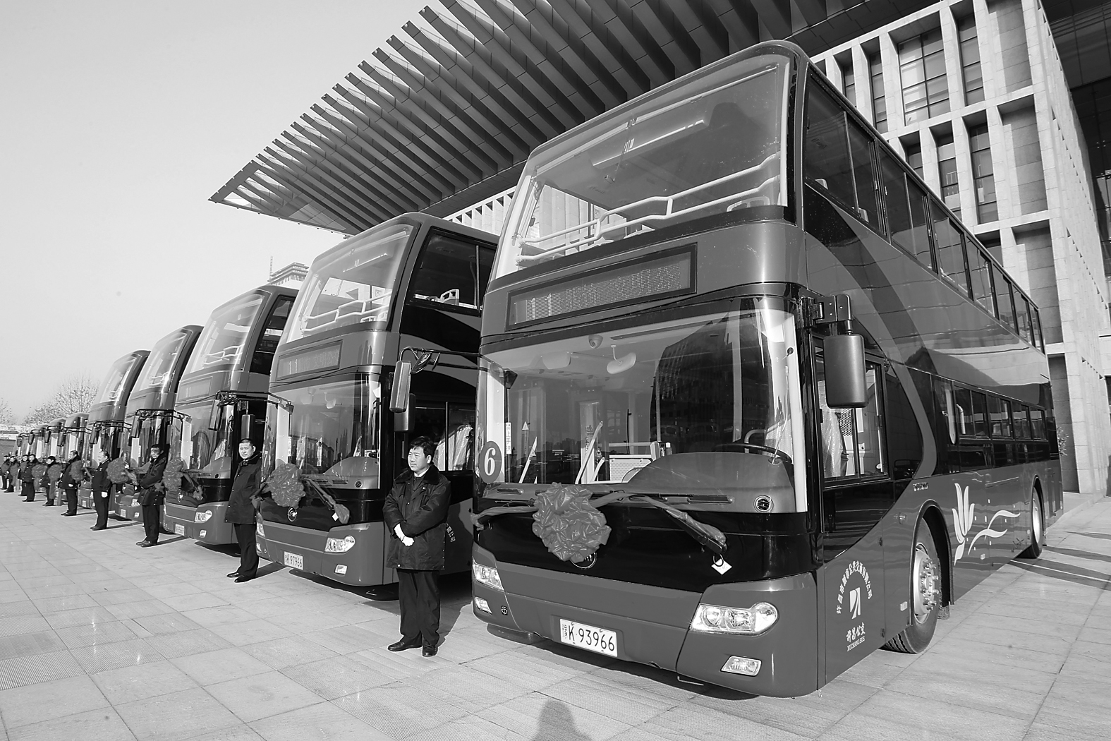 河南許昌舉行出租汽車更新暨新能源公交車投放儀式