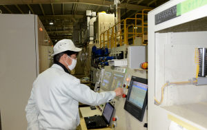 湖南中鋰濕法鋰電池隔膜項(xiàng)目投產(chǎn) 年產(chǎn)能力2萬(wàn)平米