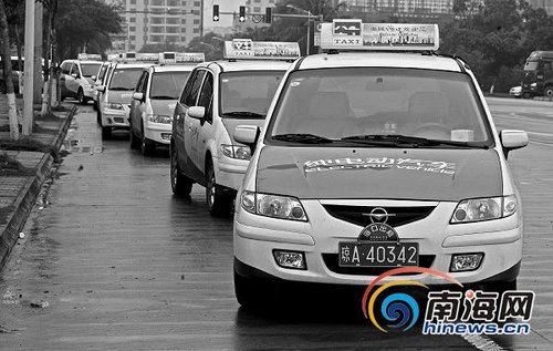 海口純電動(dòng)的士跑得累 電池充滿只能跑100公里