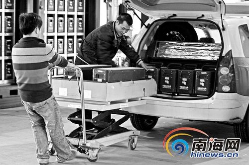 海口純電動(dòng)的士跑得累 電池充滿只能跑100公里