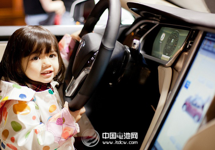 特斯拉：不只是一輛電動汽車那么簡單！