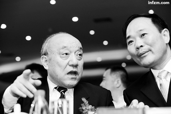 魯冠球（左）和李書福（右），兩個(gè)造車的浙江人