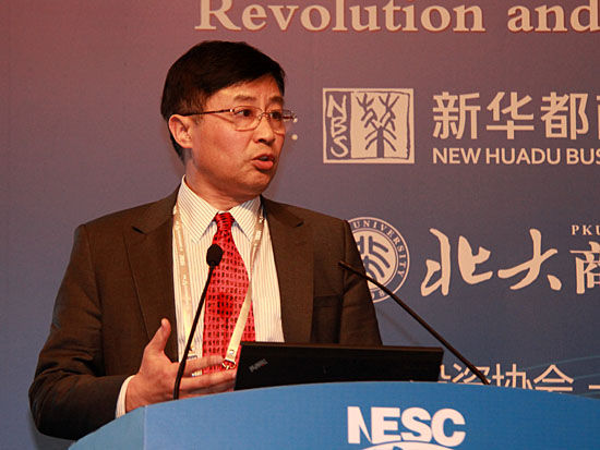 林伯強：以“量”化解電動車雞和蛋的死循環 