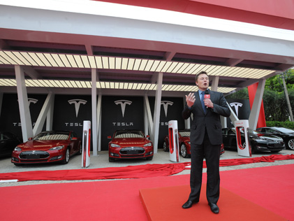 特斯拉超級充電站的真相:汽車光伏充電需要電網的支持