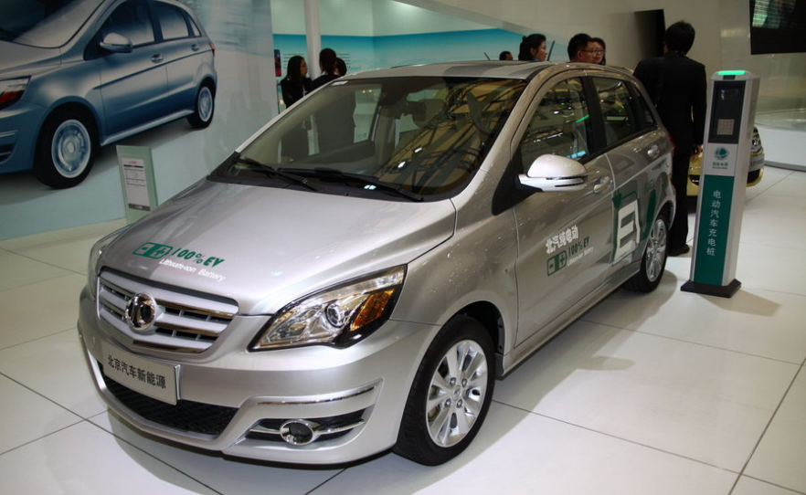 全球電動汽車快速發展或將引爆鋰電池市場需求