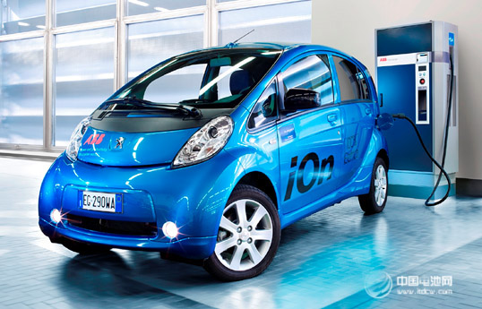 戴姆勒德國(guó)削減經(jīng)銷店 擬退出電池生產(chǎn)