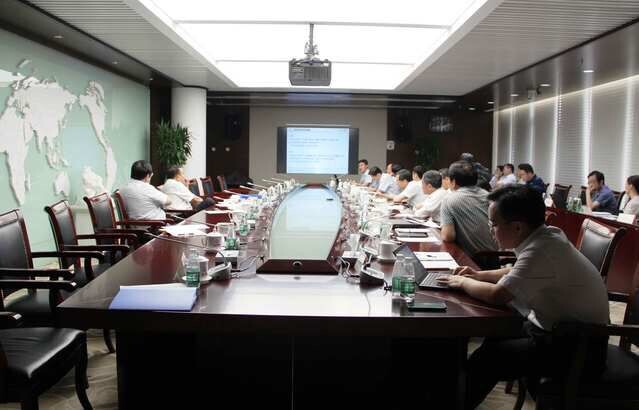 北汽集團董事長徐和誼帶隊調研北京新能源汽車