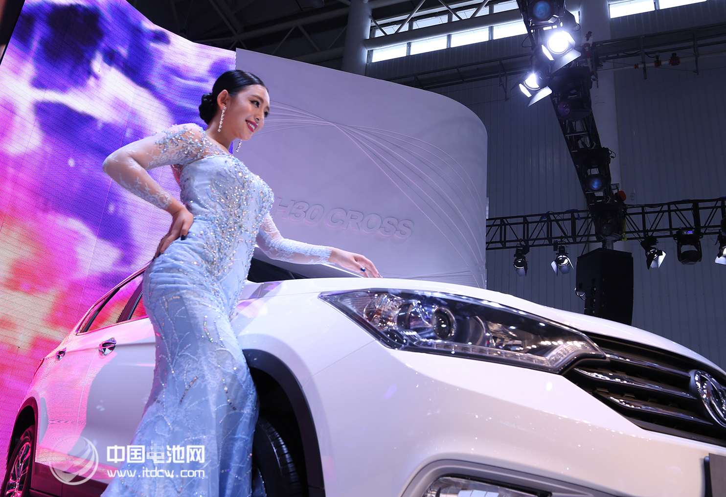 利好接踵而來 新能源車私人消費的春天到了嗎？