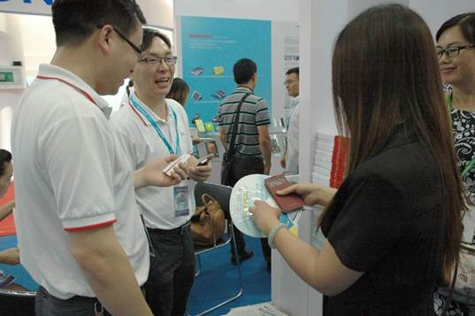 電小二移動電源成2014CIBF首日熱點 觀眾便絡繹不絕