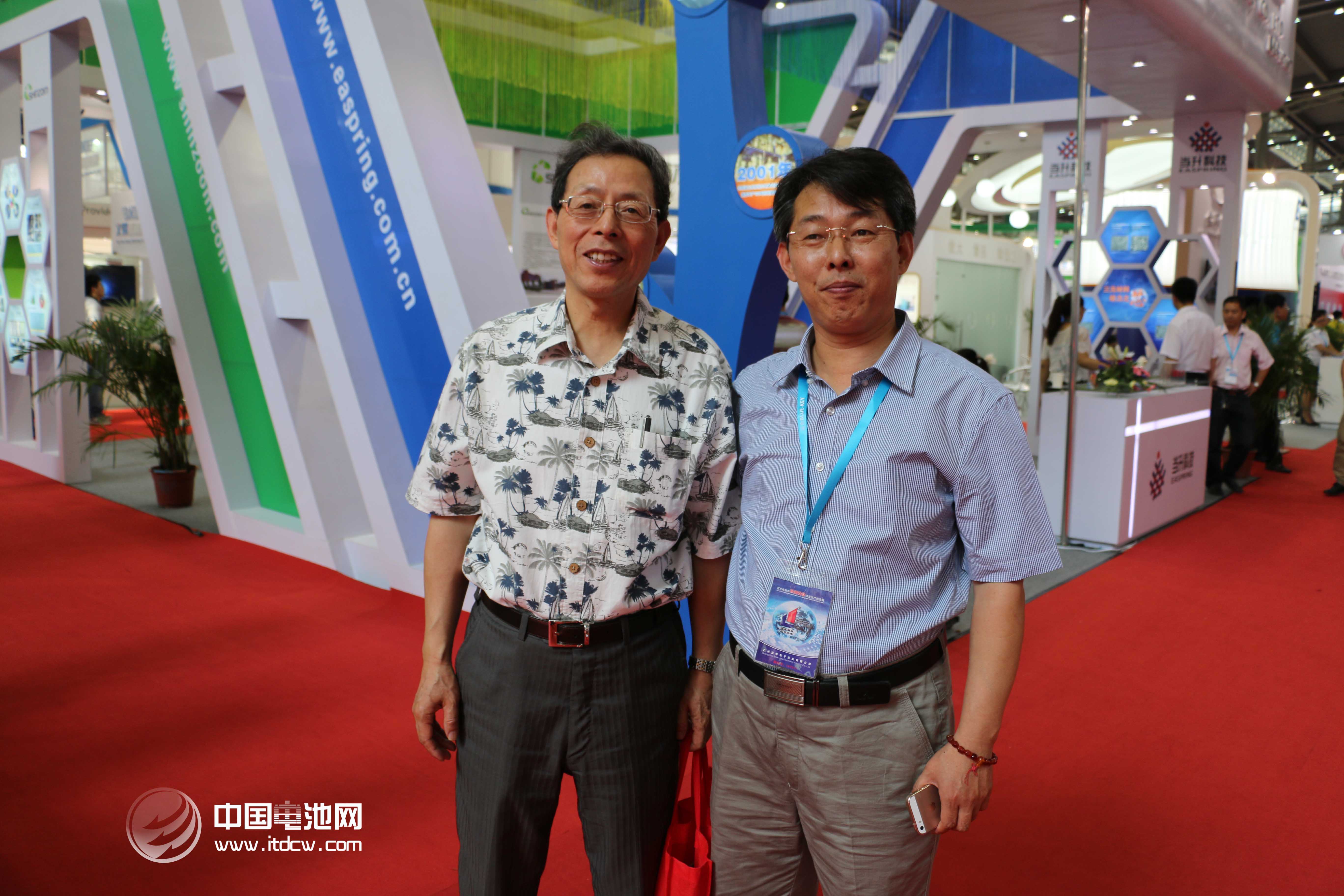 毛煥宇博士亮相CIBF2014 與中國(guó)電池網(wǎng)進(jìn)行交流