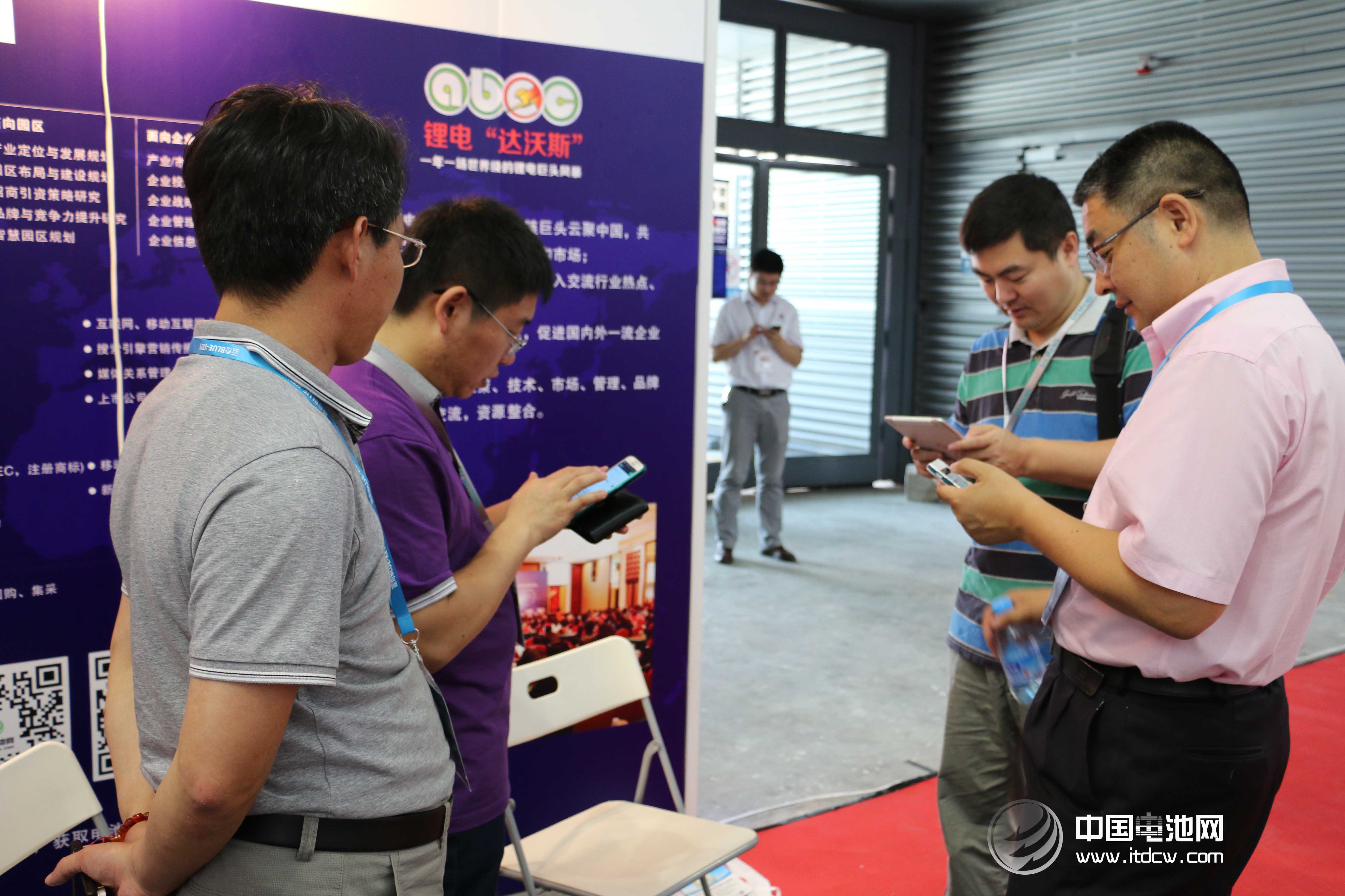 創明電池參展CIBF 中國電池網與戴錚等談電池物聯網