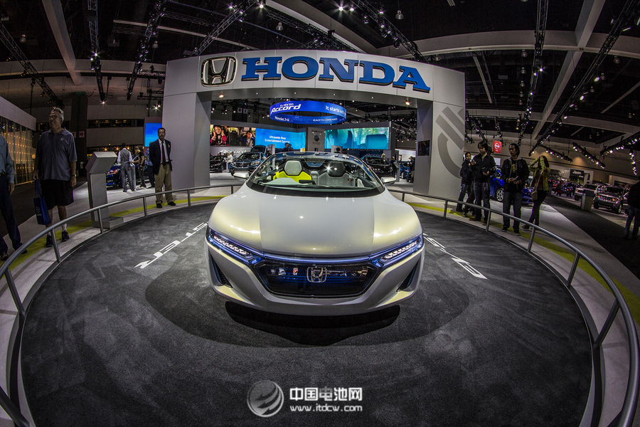 豐田燃料電池車(chē)FCV開(kāi)售　與鋰電動(dòng)車(chē)開(kāi)火