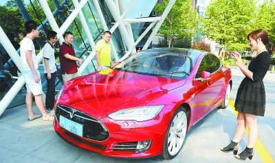 小米公司雷軍一人買(mǎi)了四輛 IT大佬為何鐘情特斯拉？