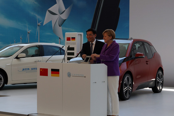 德國(guó)總理默克爾見(jiàn)證：中德電動(dòng)車充電接口統(tǒng)一