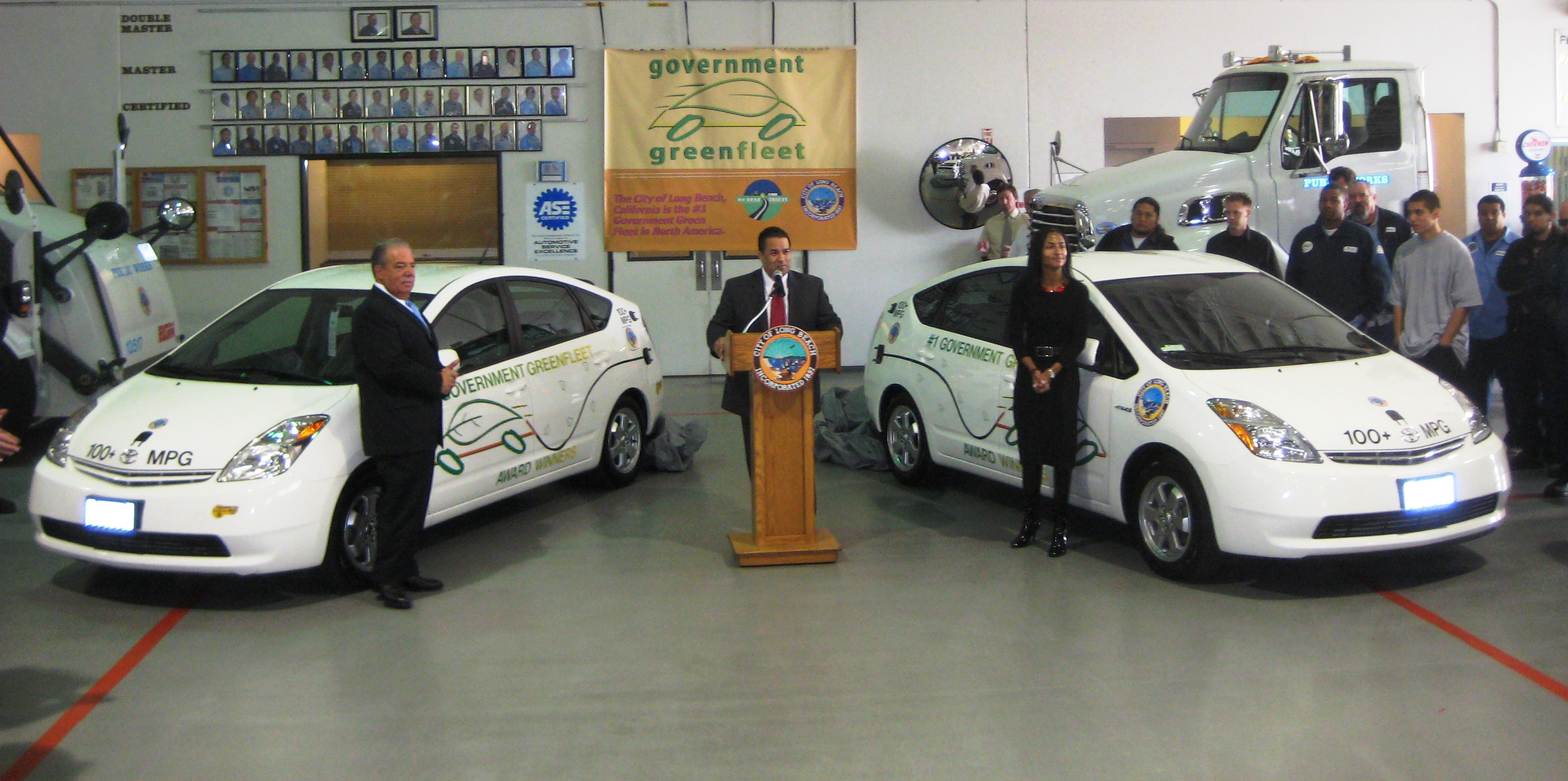 充電樁建設(shè)成“燙手山芋”  市場(chǎng)將呈幾何數(shù)增長(zhǎng)