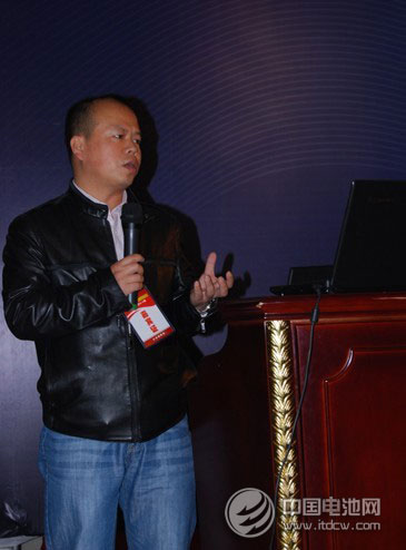 中國科學院成都有機化學研究所博士、成都興能新材料有限公司技術總監范未峰。