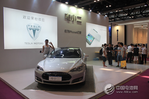 電小二攜手“特斯拉”亮相數字世界展會引轟動 電小二攜手“特斯拉”亮相數字世界展會引轟動