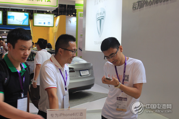 電小二攜手“特斯拉”亮相數字世界展會引轟動