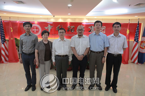 中科招商董事長單祥雙、哈工大副校長韓杰才、中國生產(chǎn)力促進中心協(xié)會秘書長劉玉蘭、中科創(chuàng)大總經(jīng)理劉繼軍、哈工大管理學院副院長葉強和哈工大工業(yè)技術研究院副院長路忠鋒在中科招商合影