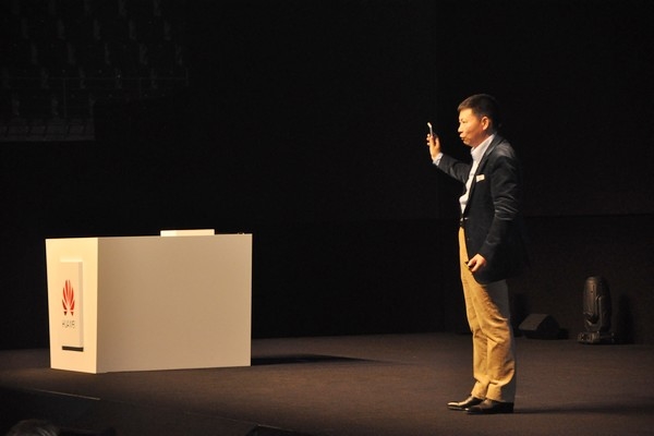 華為余承東:智能機份額三年內(nèi)沖二 不做“Me Too”贏在未來 華為余承東:智能機份額三年內(nèi)沖二 不做“Me Too”贏在未來