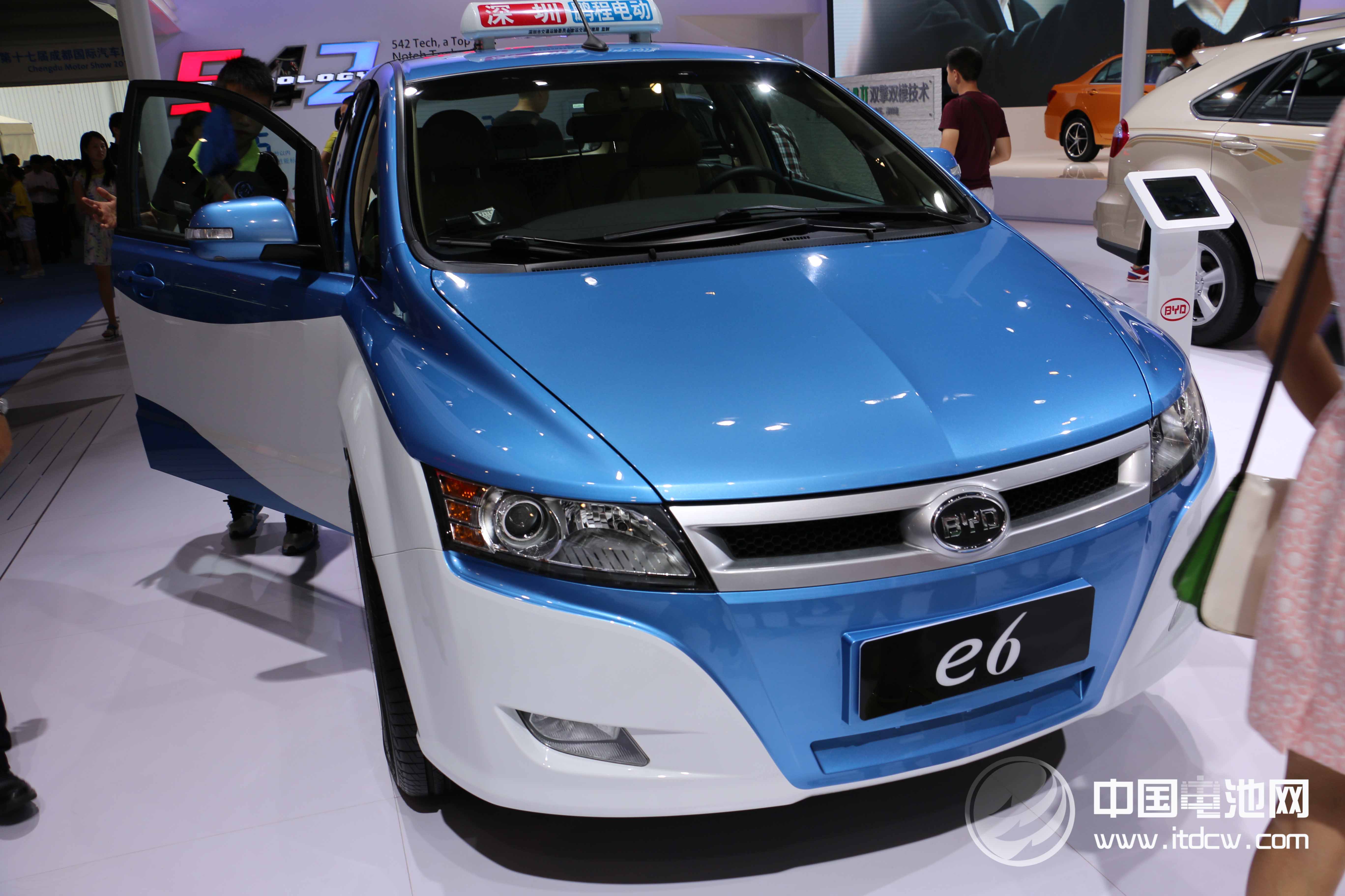 比亞迪燃油車銷量下滑背后：品牌塑造“屌絲味濃厚”