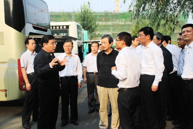 工信部部長苗圩到天津松正等企業(yè)調(diào)研新能源車