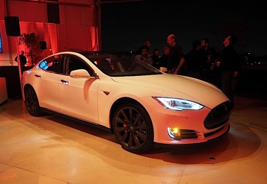 四驅版特斯拉首組照片 百公里加速僅3.2秒