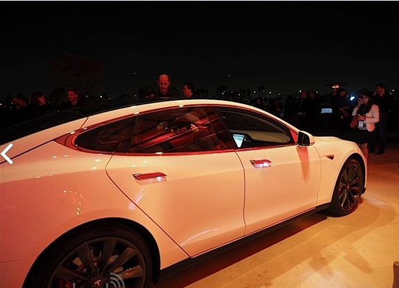 四驅版特斯拉首組照片 百公里加速僅3.2秒