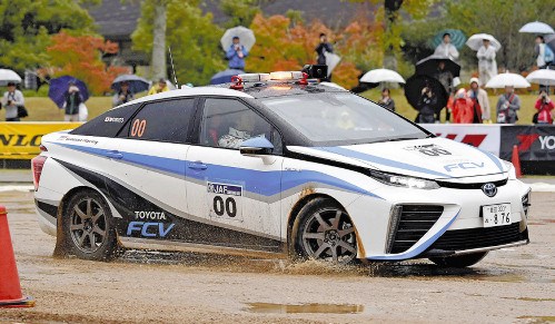 燃料電池車亮相日本賽場 號稱“終極環保”