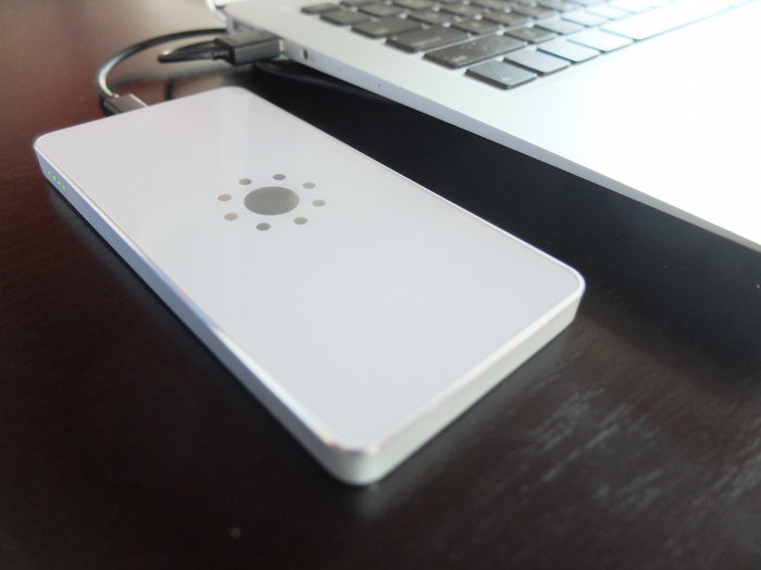 QiPack：是無線充電器，也是移動(dòng)電源